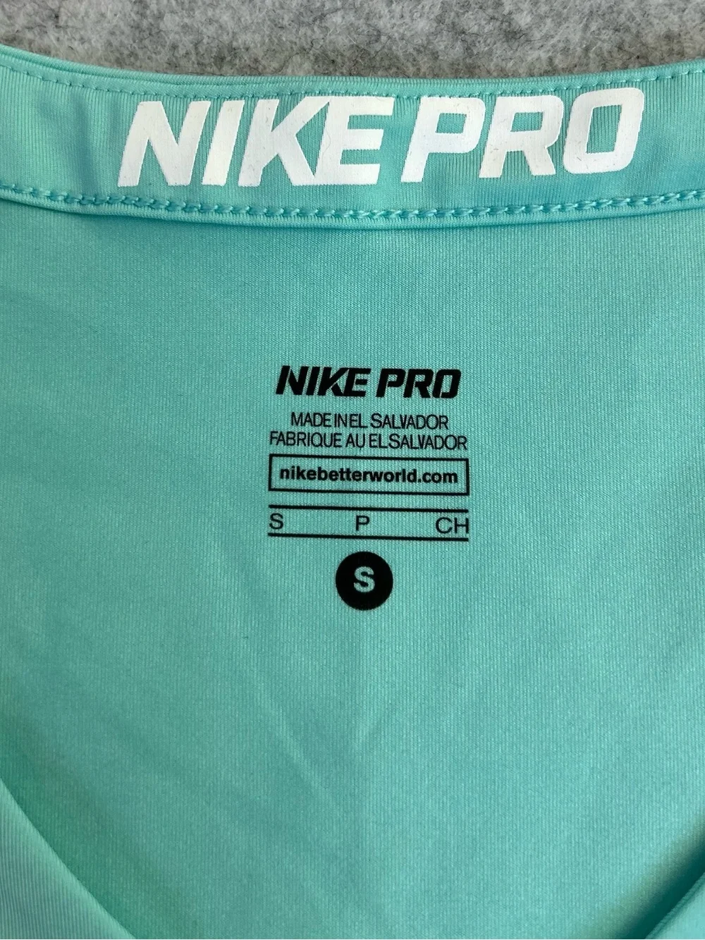 Nike Pro Women's Aqua V-Neck Athletic Short Sleeves T-Shirt / Small